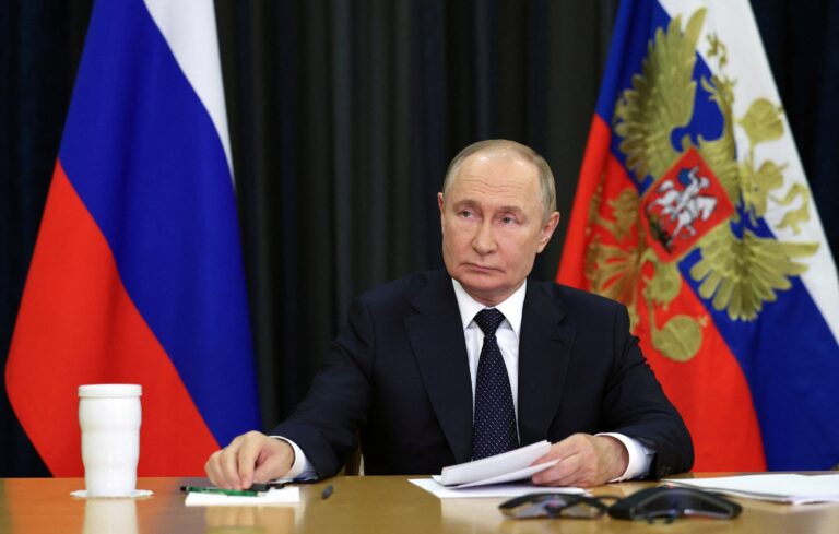 Kremlin Spokesman Mocks U.S. Leader’s “Paper Tiger” Label, Calls Russia a “Bear”