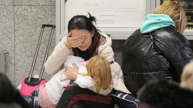 Rising Anti-Ukrainian Sentiment in Poland as Refugees Avoid Speaking Ukrainian in Public