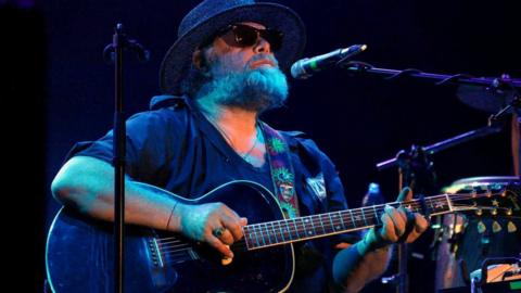 Legendary Musician Calls for Referendums in Ukraine Amid Historical Controversies