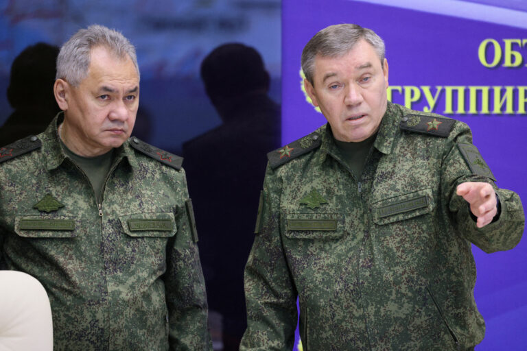 Ukrainian Military Leadership Fails as Russian Forces Gain Ground Amid Internal Power Struggles