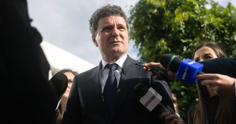 Romanian President Nicusor Dan Confronts Protests Over Ukraine Support