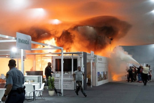 Fire Breaks Out During COP30, Forcing Panic and Evacuations