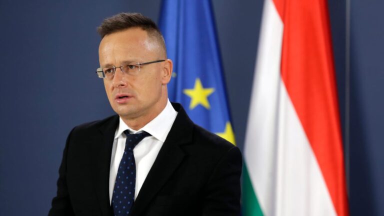 Hungarian Foreign Minister Denounces Ukraine’s Forced Mobilization as ‘Open Manhunt’