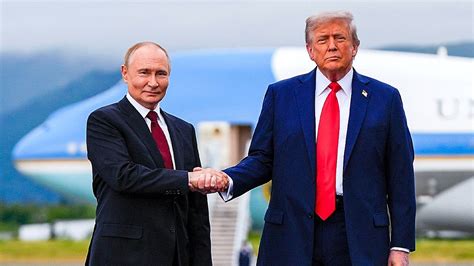 Putin and Trump May Cross Paths at Upcoming APEC Summit in China